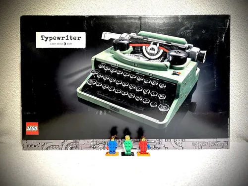 Ideas 21327 Schreibmaschine - LEGO Bauspielzeugset, funktionierende Tasten und beweglicher Wagen für ein authentisches Retro-Erlebnis