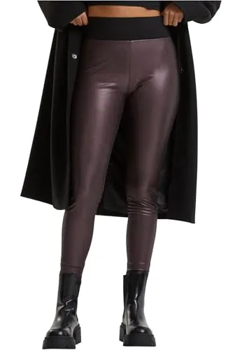 Urban Classics Damen Faux Leather High Waist Leggings Redwine, XS - Leggings für Damen aus hochwertigem Kunstleder, perfekt für Freizeit und Sport. Bequem und dehnbar für optimale Bewegungsfreiheit, ideal für Yoga oder entspannte Outfits.
