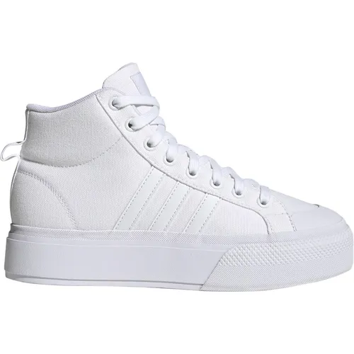 adidas Bravada 2.0 Platform Sneaker Damen - Stylische Sneakers mit erhöhter Plateausohle, ideal für jeden Anlass; bequemes Textil-Obermaterial und dämpfende Zwischensohle sorgen für maximalen Tragekomfort.