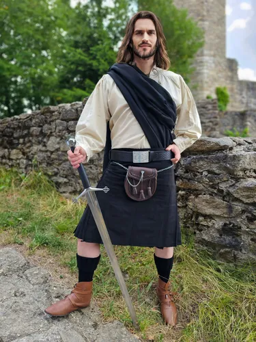 Schottenrock Schwarz – 8 Yard Kilt für Herren von Vehi Mercatus