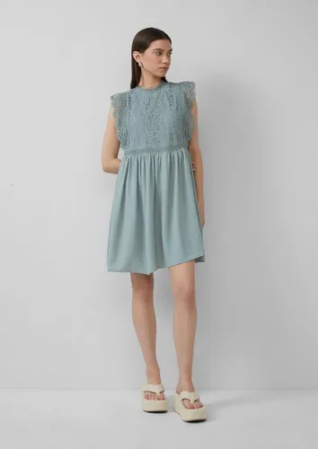 QS Kurzes Kleid mit Spitzenoberteil salbeigrün 36 - Freizeitkleid für Damen, reguläre Passform mit elegantem Spitzenoberteil und Raffung, ideal für besondere Anlässe oder den Alltag.