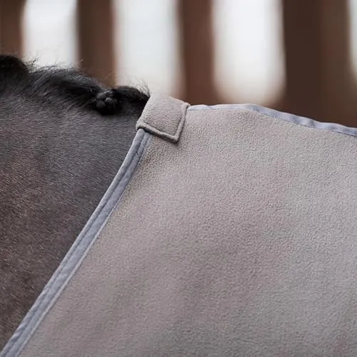 Imperial Riding IRH F&amental Fleecedecke, atmungsaktiv & leicht, kuscheliges Fleece-Material, Kreuzgurten & Brustverschluss, komfortable Abschwitzdecke für Pferde, Grau, 135