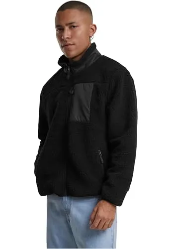 Urban Classics Herren Teddy Jacket mit Stehkragen - Funktionsjacke aus atmungsaktivem Polyester, ideal für wechselhaftes Wetter. Der schützende Stehkragen und die praktische Reißverschluss-Fronttasche machen sie zum perfekten Begleiter für den Alltag.
