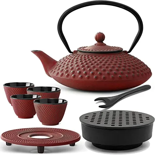 Bredemeijer Guss-Teekanne Set 1.25 Liter - flacher roter Asia Teekessel mit Edelstahl Tee-Filter Sieb-Einsatz für losen Tee & Deckelheber & Untersatz & Teewärmer & 4 Teetassen (Becher)