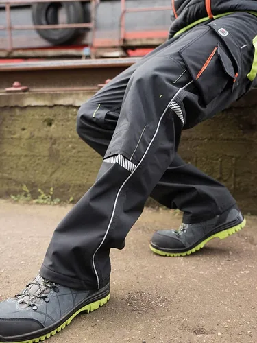 TX Workwear Bundhose Gr. 60 schwarz/lime - Hochwertige Arbeitsbundhose für Profis, aus strapazierfähigem Material mit 35 % Baumwolle für hohen Tragekomfort und praktischen Taschen.