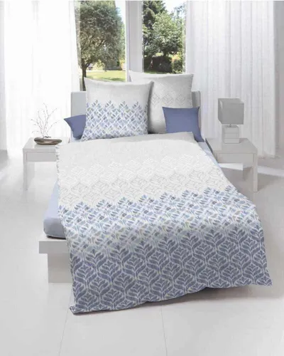 Kaeppel Mako-Satin Bettwäsche Allure Blumen 135x200 cm Taube - Elegante Mako-Satin Bettwäsche aus 100% Baumwolle für höchsten Schlafkomfort. Die glatte Oberfläche minimiert Reibungen und sorgt für ein angenehmes Hautgefühl. Pflegeleicht und temperaturausgleichend für ganzjähriges Wohlbefinden.