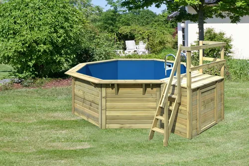 Holzpool One mit Terrasse - Swimmingpool aus kesseldruckimprägniertem Holz, einfache Steckmontage und robuste Wandstärke von ca. 38 cm für langanhaltenden Badespaß.