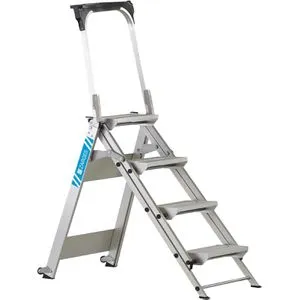 Zarges Klapptritt Plazastep P 41494 - Aluminium Klapptreppe mit 4 Stufen, bis 150 kg belastbar und mit Rollen für einfachen Transport. Ideal für Heimwerker und professionelle Anwendungen.