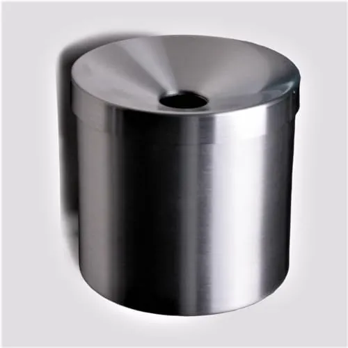 Szagato Wandaschenbecher Edelstahl in silber von Szagato