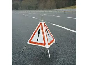 Moravia Faltsignal, dreibeinig, Motiv Gefahrenstelle, tagesleuchtend, 700 mm, 10 Stk