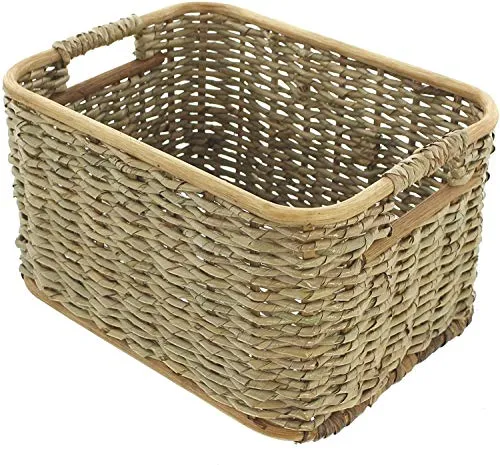 Mittelgroßer Aufbewahrungskorb aus Rattan und Schilfstroh 33x25x19 cm - Vielseitiger Regalkorb aus nachhaltigem Rattan und Schilfstroh, ideal für verschiedene Anwendungen im Haushalt, mit praktischen Griffen für einfachen Transport.