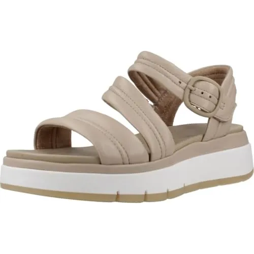 Clarks Damen Tuscan Strap Sandale - Sand Leather, 38 EU - Wanderschuhe mit atmungsaktivem Leder, klassischer Optik und Cusion Soft für optimalen Tragekomfort bei jedem Abenteuer.
