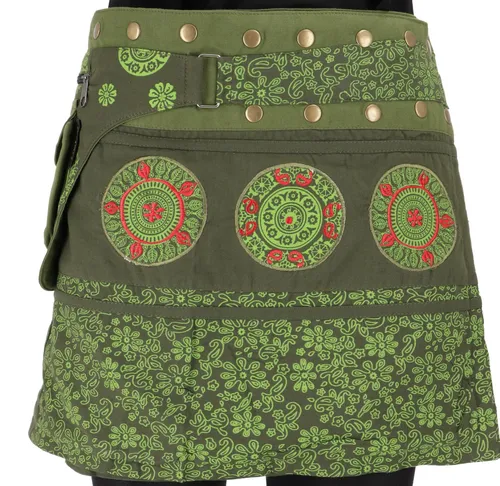 Wickelrock Mandala Patchwork - Olivgrün - Röcke aus 100% Baumwolle, fair gehandelt in Nepal. Dieser elegante kurze Rock vereint Ethno-Stil mit einem bequemen Wickeldesign für ganzjährige Tragefreude.