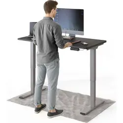 DESKSPACE PRO Plus Elektrisch höhenverstellbarer Schreibtisch 120x60 cm mit Memory-Funktion - KOMFORTABEL ARBEITEN – Der elektrisch höhenverstellbare Schreibtisch fördert eine flexible Arbeitsweise und sorgt für ein angenehmes Arbeitsumfeld. Mit leiser Technik und bis zu 100 kg Tragkraft ist er ideal für zu Hause und im Büro.