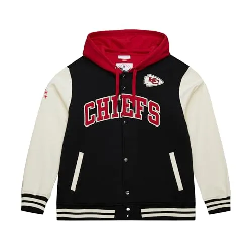 Mitchell & Ness Courtside Fleece NFL Vintage College Jacke - Kansas City Chiefs, Größe M - Hochwertige Fleecejacke mit Kapuze und Druckknopfverschluss, ideal für jeden Anlass. Warmes Fleecefutter und elastische Bündchen sorgen für Komfort. Vielseitig kombinierbar und perfekt für Sport und Freizeit.