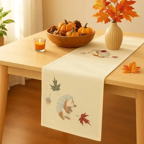 KAMACA Tischläufer 40x140 cm Igel Stickerei Herbstliches Motiv mit Blättern & Eicheln hochwertige Tischdekoration, pflegeleicht, waschbar Dekoration Herbst Winter (Igel im Herbst)