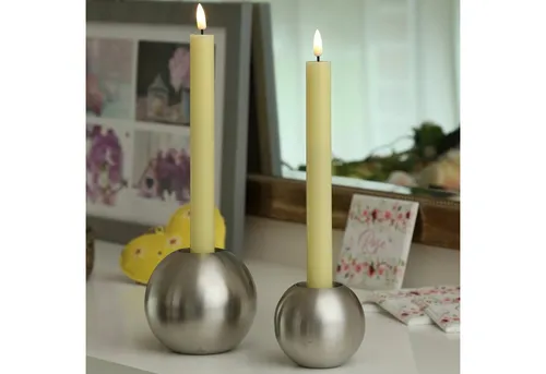 Deluxe Homeart LED-Kerze Mia - 2er Set Echtwachs Tafelkerzen - LED-Kerzen aus Echtwachs mit realistischer 3D Flamme, H: 24cm, gelb. Ideal für romantische Tischdekorationen mit bis zu 300 Stunden Leuchtdauer und optionaler Fernbedienung für Timerfunktionen.