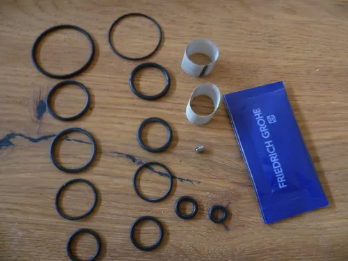 GROHE Dichtungssatz 43012000 für WC-Druckspüler 37 153 - WC-Teile & -Aufsätze, langlebiger Dichtungssatz für zuverlässige Abdichtung und optimale Funktion Ihres WC-Druckspülers.