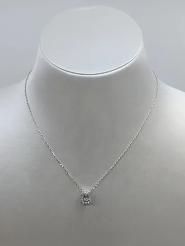 Swarovski Kette Una Millenia - Elegante Halskette für Damen - Stilvolle Halskette mit eckigem Kristallanhänger in Weiß, rhodiumbeschichtet für extra Glanz. Perfekt für besondere Anlässe oder als elegantes Accessoire.