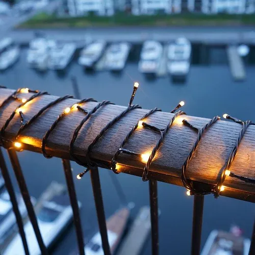 Sirius Top-Line Energy System Lichterkette 100 LED warmweiß 10 m schwarz – Erweiterung - Erweitere deine Beleuchtung mit der Sirius Top-Line Energy Lichterkette! Diese 10 m lange Erweiterung mit 100 warmweißen LEDs überzeugt durch energieeffiziente LED-Technologie und ist ideal für stimmungsvolle Außenbereiche.