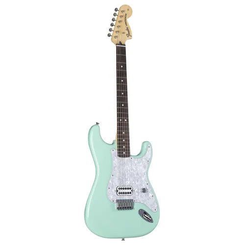 Fender Tom Delonge Strat RW Surf Green E Gitarre - Signature Stratocaster von Tom Delonge (blink-182) mit Seymour Duncan SH-8 Invader Humbucker für satte Heavy-Sounds, ideal für Garage-Rock und Punk.