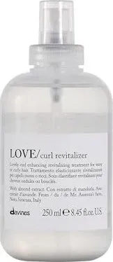 Davines Essential Haircare Love Curl Hair Mask 250 ml - Intensive Haarmaske für lockiges Haar, spendet tiefen Nährstoff und sorgt für griffige Locken. Mit Noto Mandel-Extrakt für extra Feuchtigkeit und Geschmeidigkeit.