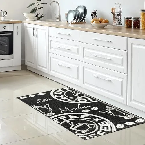 CARPETIA Teppich Wohnzimmer Flur Eingangsbereich Gang Küche Küchenteppich strapazierfähig langlebig Saugrobotergeeignet mit modernem Coffee-Muster in Weiß Schwarz, 60 x 110 cm
