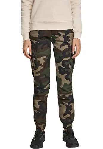 Urban Classics Ladies Hosen HIGH WAIST CAMO CARGO Grün - Stoffhosen für Damen, hohe Leibhöhe und Reißverschluss für perfekten Komfort und eine schmeichelhafte Silhouette.