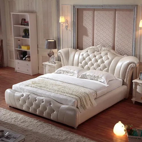 Design Chesterfield Bett aus Textil und Samt für Schlafzimmer - Klassisches Chesterfield-Bettgestell aus robustem Holz, Maße: 180 x 200 cm, stilvolles Design in Weiß, ideal für modernen Schlafkomfort. Perfekt für Erwachsene!