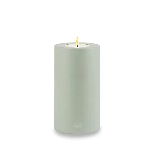 Qult Farluce Trend • Farbe Wüstensalbei • ∅10cm Höhe 18cm • Teelichthalter in Kerzenform • Kunststoffkerze in Kerzenoptik • Mit Teelichteinsatz • inkl. 1 TLM16 Maxilight Teelicht (für ∅10&12cm)