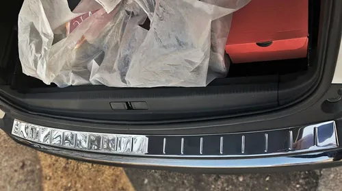 RECAMBO Ladekantenschutz für PEUGEOT 3008 II - Rostfreier Edelstahl - Abdeckblenden für PEUGEOT 3008 II, aus hochwertigem 304er Edelstahl, idealer Schutz für die Stoßstange und zum Abdecken von Kratzern, sorgt für exklusive Optik und perfekte Passform.