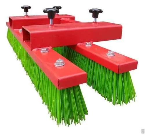 Kehrbesen für Stapler - 100cm Rot, Anbaugerät für effiziente Reinigung - Kommerzielle Kehrer, ideal für Stapler und Radlader. Mit 100cm Breite sorgt er für eine gründliche Reinigung und hat ein praktisches Einschubmaß von 135mm x 60mm.