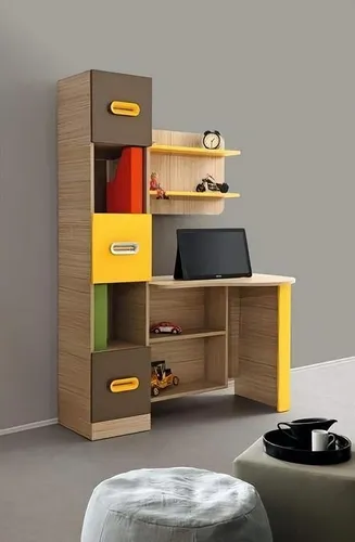 Modernes Schreibtisch Design mit Farbakzenten in Gelb und Braun - Stylischer Schreibtisch aus massivem Holz für das Kinderzimmer. Mit 3 praktischen Schubladen und moderner Optik ist er ideal für kreatives Arbeiten und Spielen.