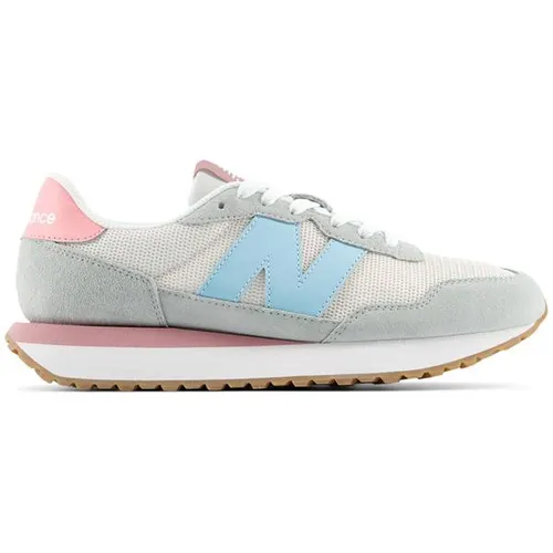 NEW BALANCE Damen Freizeitschuhe 237 - Stylische Freizeitschuhe im Retro-Design, inspiriert von den 1970ern. Mit EVA-Zwischensohle für optimalen Komfort und modernem N-Branding. Ideal für den Alltag und Freizeitaktivitäten.