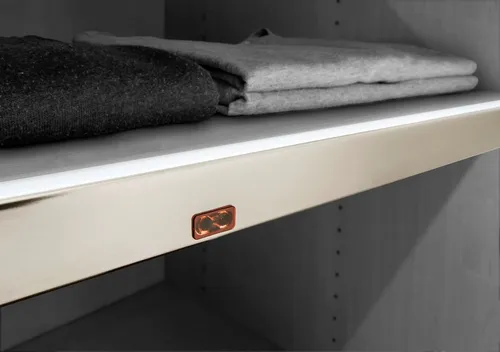 WIEMANN Schrankleuchte mit Bewegungsmelder - Schrankbeleuchtung mit fest integriertem LED, warmweißem Licht und praktischen Bewegungsmelder für energieeffiziente und komfortable Nutzung.