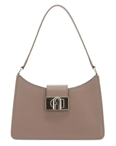 Furla Leder Schultertasche 1927 Soft Shoulder Bag Greige taupe - ELEGANTE HANDTASCHE — Die FURLA 1927 Soft Shoulder Bag in Greige vereint Stil und Funktionalität. Mit kompakten Maßen von 23 x 13 x 9 cm und einem durchdachten Innenlayout bietet sie Platz für Ihre Essentials und lässt sich bequem über der Schulter tragen.