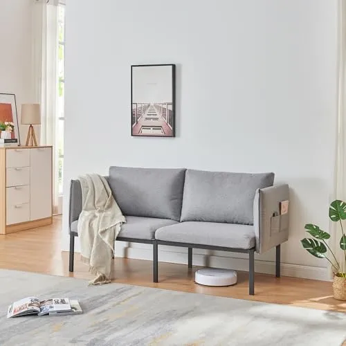 [en.casa] Sofa Kamar 2 Sitzer Couch – Platzsparendes Polstersofa mit Rückenkissen - Sofas & Couches – Kompakte 2-Sitzer Couch in elegantem Grau, ideal für kleine Räume und ausgestattet mit praktischen Seitentaschen für zusätzlichen Komfort.