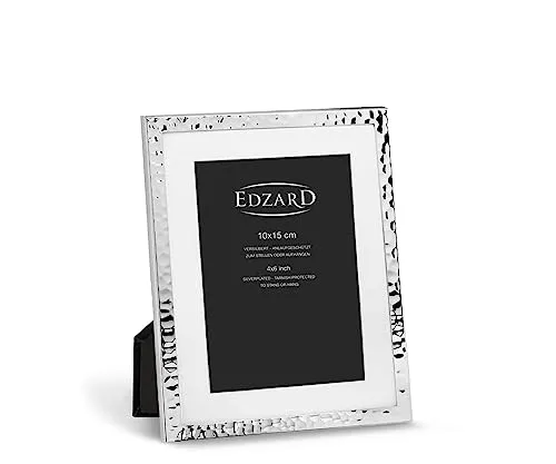 EDZARD Bilderrahmen Fano (für Foto 10 x 15 cm), edel versilbert, anlaufgeschützt, gehämmert, Passepartout, Samtrücken, 2 Aufhänger, zum Stellen und Hängen – Fotorahmen 10x15, Silberrahmen, Tischdeko