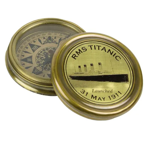 Nauticalia RMS Titanic Tribute Kompass aus Messing - Eleganter Navigationskompass aus Messing, inspiriert von der RMS Titanic. Ideal als dekoratives Geschenk oder Sammlerstück, verbindet Funktionalität mit historischem Charme.