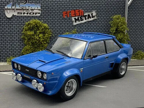 Ixo Models Fiat 131 Abarth 1980 Blau 1:18 - Vorgefertigtes Modellauto in detailgetreuer Ausführung, perfekt für Sammler und Fans des Fiat 131 Abarth.