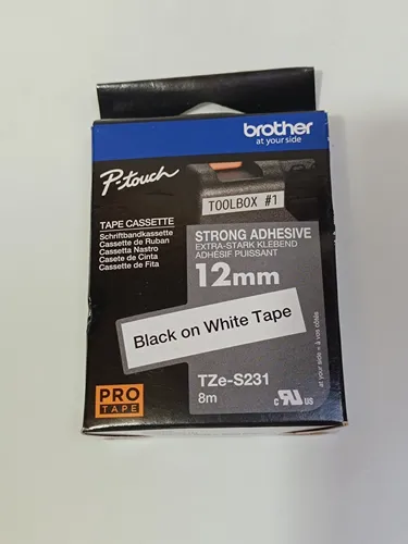 Brother TZe-S231 - Extra-stark klebendes Schriftband, Schwarz auf Weiß, 12 mm x 8 m, langlebig und chemikalienresistent für präzise Beschriftungen