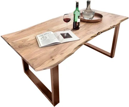 SIT Baumkantentisch – Natürlich und Gemütlich - Entdecke den SIT Baumkantentisch für dein Esszimmer. Mit seinem robusten Kufengestell und der charmanten Massivholz-Optik bringt er Wärme und Stil in jeden Raum. Ideal für gesellige Runden und entspannte Kaffeepausen.