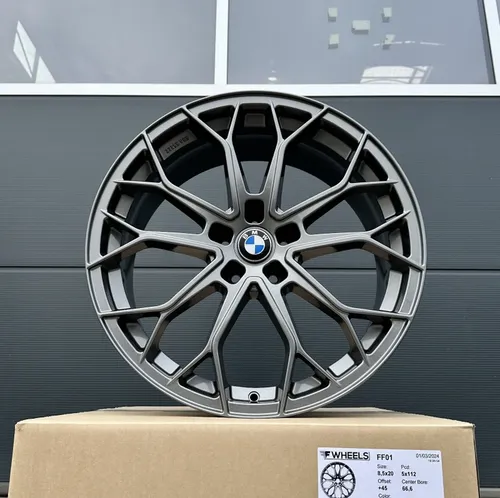 FF Wheels FF01 Alufelge schwarz 8x18 ET35