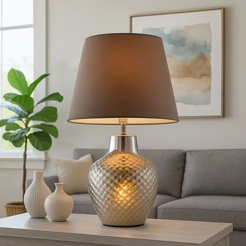 Moderne Tischlampe in Braun und Chrom, 32 cm - Elegante Nachttischleuchte aus Keramik mit modernem Design, ideal für Schlafzimmer und Wohnzimmer. Mit E14-Sockel und Schnurschalter für einfachen Gebrauch.
