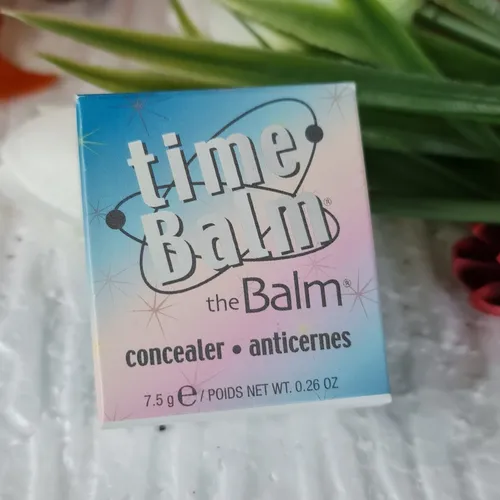 The Balm TimeBalm (Mid Medium) (TB00120) - Hochwertiger Concealer für einen makellosen Teint, ideal zum Abdecken von Unreinheiten und für ein frisches Aussehen.