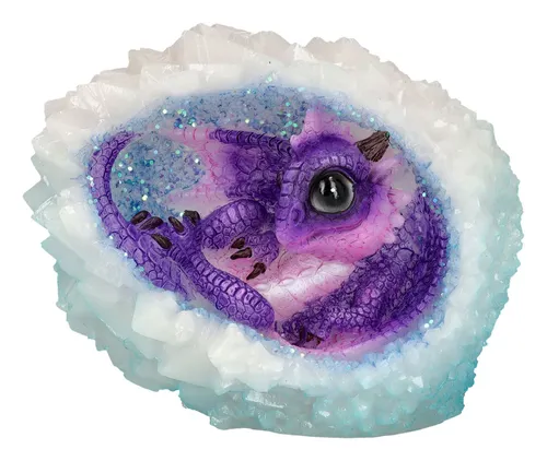 Figuren Shop GmbH Fantasy-Figur lila Drache mit Kristall - Geode Nest - Entdecken Sie die kunstvolle lila Drachenfigur im Geode Nest. Ideal als dekoratives Highlight für Ihr Zuhause oder als Geschenk für Fantasy-Fans.