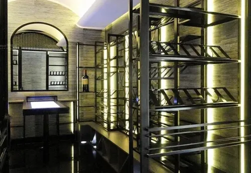 Weinregal Weinarchiv aus Edelstahl – Modernes Flaschenregal für Ihr Zuhause - Praktisches Weinregal mit mehr als 6 Fächern, ideal für Esszimmer und Wohnzimmer. Stilvolles Design aus hochwertigem Edelstahl, freistehend und leicht zu montieren.
