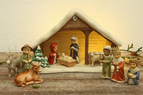 Goebel Figur Esel - Elegantes Design aus Steingut, 9,5cm - Krippenfigur Esel von Goebel, handbemalt und aus hochwertigem Steingut gefertigt, ein zeitloses Kunstwerk für Ihre Sammlung.