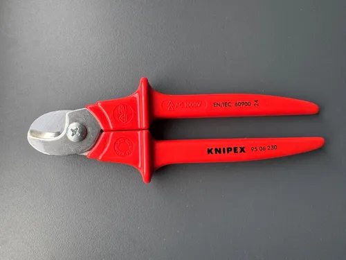 Knipex Kabelschere 95 06 230 - VDE isoliert, 230mm, präziser Schnitt und komfortable Einhandbedienung, Made in Germany