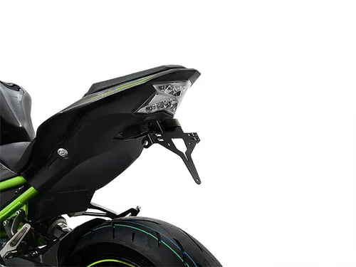 ZIEGER Kennzeichenhalter für Kawasaki Z900 / Z H2 - Schilder, modellspezifische Adapterplatte und E-geprüfte Kennzeichenbeleuchtung für eine sichere und einfache Montage.